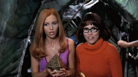 Sarah Michelle Gellar and Linda Cardellini - Scooby Doo