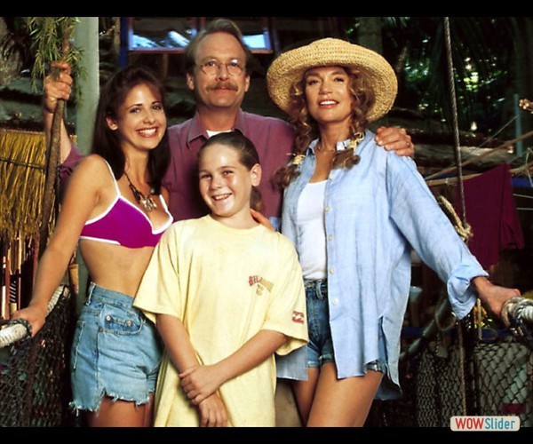 sarah-michelle-gellar-with-cast-of Beverly-Hills-Family-Robinsin css slideshow